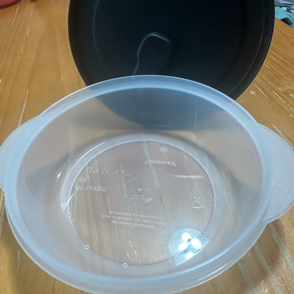 New Tupperware - Picture 2 of 2